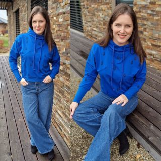 Hezký den švadlenky, Dnes vám přináším další inspiraci na nový dámský střih na mikinu Adel 😉 Tento střih je opravdu...