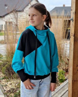 Ahoj švadlenky, Už jste vyzkoušely dívčí verzi střihu mikina Adel? Pokud ne, určitě koukněte na eshop kde je tento střih...